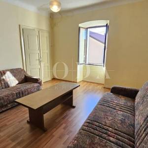 Križišće primorska kuća sa velikom okućnicom