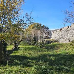 Križišće primorska kuća sa velikom okućnicom