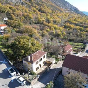 Križišće primorska kuća sa velikom okućnicom