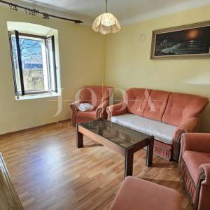 Križišće primorska kuća sa velikom okućnicom