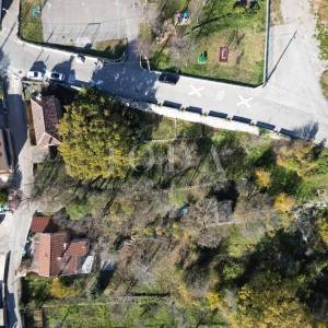 Križišće primorska kuća sa velikom okućnicom