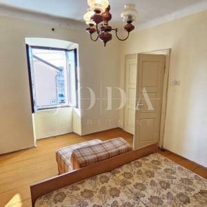 Križišće primorska kuća sa velikom okućnicom