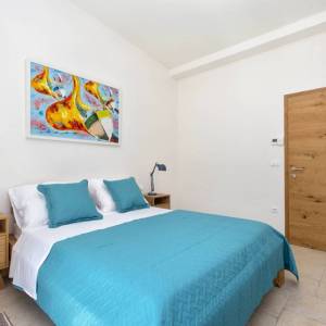 KRK - Moderna vila s bazenom, okućnicom i pogledom na more 