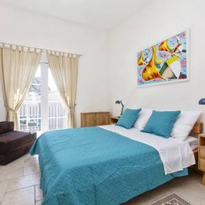 KRK - Moderna vila s bazenom, okućnicom i pogledom na more 