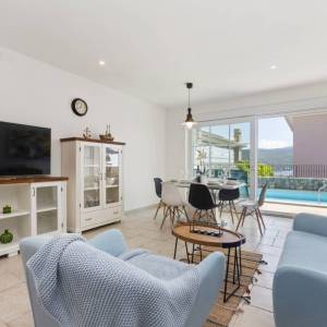 KRK - Vila s bazenom i pogledom na more 