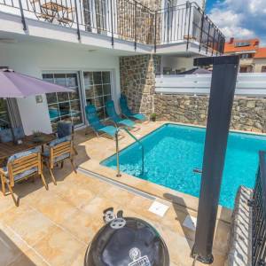 KRK - Vila s bazenom i pogledom na more 