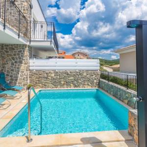 KRK - Vila s bazenom i pogledom na more 