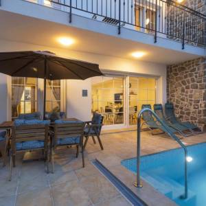 KRK - Vila s bazenom i pogledom na more 