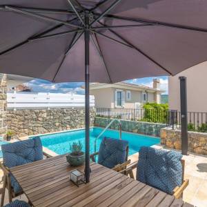 KRK - Vila s bazenom i pogledom na more 