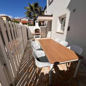 KRK - Vila s bazenom i pogledom na more 