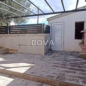 Kuća 195 m2 – Vrsi *dva dvosobna stana* (ID-2361)