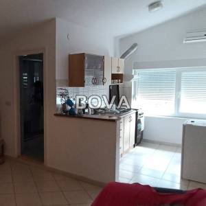 Kuća 195 m2 – Vrsi *dva dvosobna stana* (ID-2361)