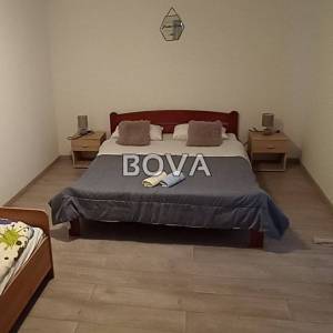 Kuća 195 m2 – Vrsi *dva dvosobna stana* (ID-2361)