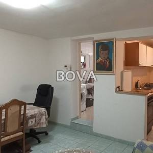 Kuća 195 m2 – Vrsi *dva dvosobna stana* (ID-2361)