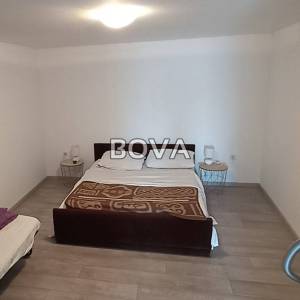 Kuća 195 m2 – Vrsi *dva dvosobna stana* (ID-2361)