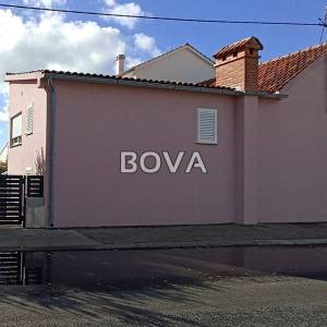 Kuća 195 m2 – Vrsi *dva dvosobna stana* (ID-2361)