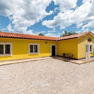 Kuća na Labinštini ! Veliki teren oko kuće od 9400 M2!!