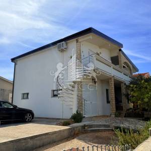 Kuća s 3 apartmana 200 m od mora - Vir