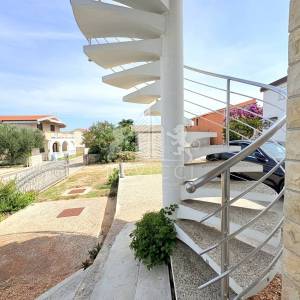 Kuća s 3 apartmana 200 m od mora - Vir