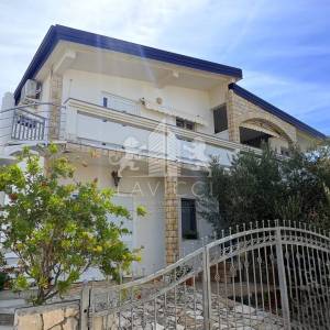 Kuća s 3 apartmana 200 m od mora - Vir