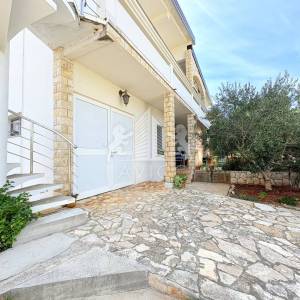 Kuća s 3 apartmana 200 m od mora - Vir