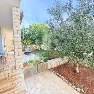 Kuća s 3 apartmana 200 m od mora - Vir