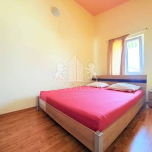 Kuća s 3 apartmana 200 m od mora - Vir
