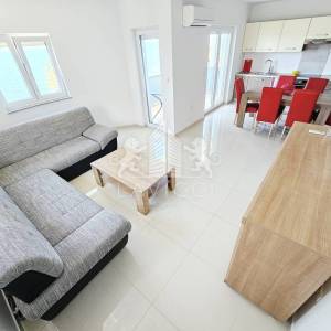 Kuća s 3 apartmana, 50m od mora - Sv. Petar