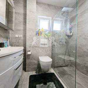 Kuća s 3 apartmana, 50m od mora - Sv. Petar