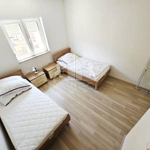 Kuća s 3 apartmana, 50m od mora - Sv. Petar