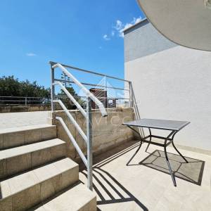 Kuća s 3 apartmana, 50m od mora - Sv. Petar