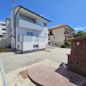 Kuća s 3 apartmana, 50m od mora - Sv. Petar