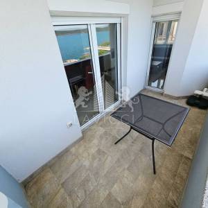 Kuća s 3 apartmana, 50m od mora - Sv. Petar