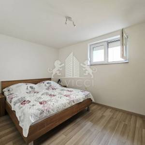 Kuća s 3 apartmana, 50m od mora - Sv. Petar