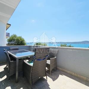 Kuća s 3 apartmana, 50m od mora - Sv. Petar