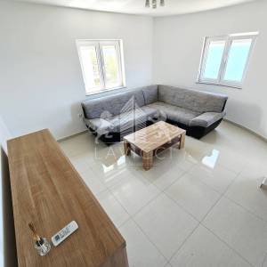Kuća s 3 apartmana, 50m od mora - Sv. Petar