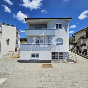 Kuća s 3 apartmana, 50m od mora - Sv. Petar