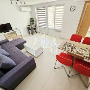 Kuća s 3 apartmana, 50m od mora - Sv. Petar