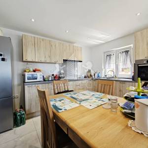 Kuća s 3 apartmana, 50m od mora - Sv. Petar