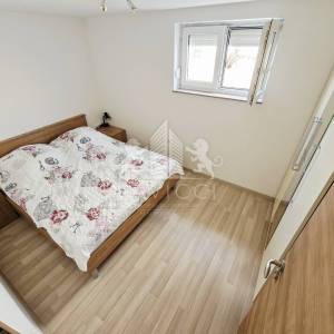Kuća s 3 apartmana, 50m od mora - Sv. Petar