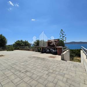 Kuća s 3 apartmana, 50m od mora - Sv. Petar