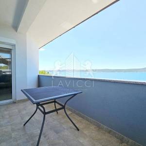 Kuća s 3 apartmana, 50m od mora - Sv. Petar