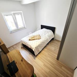 Kuća s 3 apartmana, 50m od mora - Sv. Petar