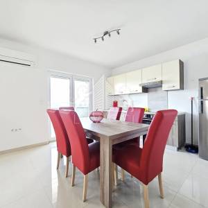 Kuća s 3 apartmana, 50m od mora - Sv. Petar