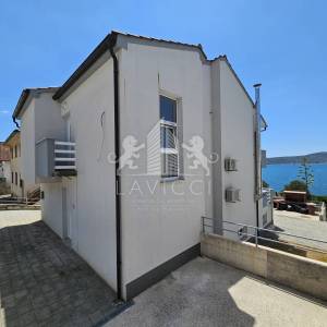 Kuća s 3 apartmana, 50m od mora - Sv. Petar