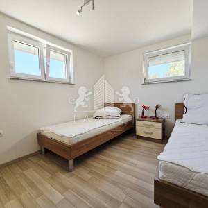 Kuća s 3 apartmana, 50m od mora - Sv. Petar