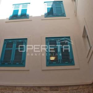 Kuća s 4 apartmana u centru Šibenika