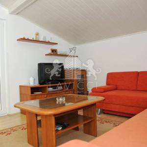 Kuća s 5 apartmana, 2. red od mora - VLAŠIĆI, PAG