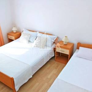 Kuća s 5 apartmana, 2. red od mora - VLAŠIĆI, PAG