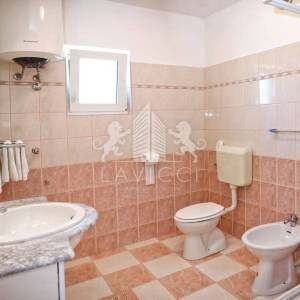 Kuća s 5 apartmana, 2. red od mora - VLAŠIĆI, PAG